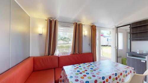 Camping Les Genêts - Mobilheim Comfort 3 bedrooms 31 m² - Photo 10