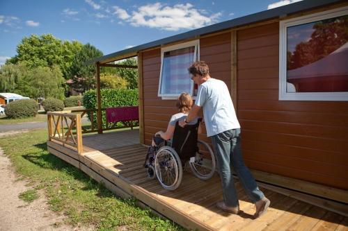 Camping LA BELLE ETOILE - Chalet HANDI ACCESS - Photo 2