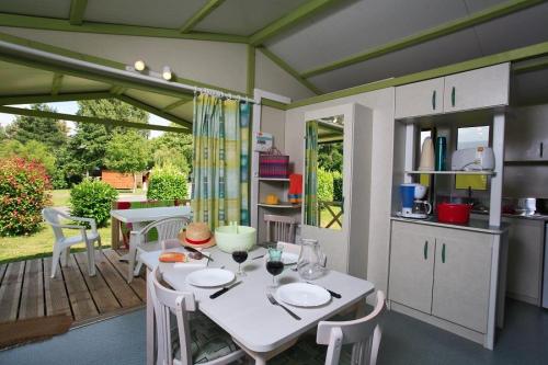 Camping LA BELLE ETOILE - Chalet MOREA - Photo 3