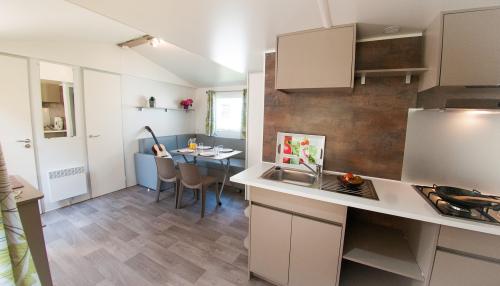 Camping Côté Plage - CONFORT - Mobil-home Dune 29m² - 2 chambres 4/6 pers. - Photo 3