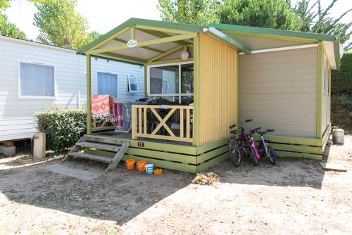 Camping Côté Plage - Chalet Canelle 25m² - 2 bedrooms + sheltered terrace - Photo 1