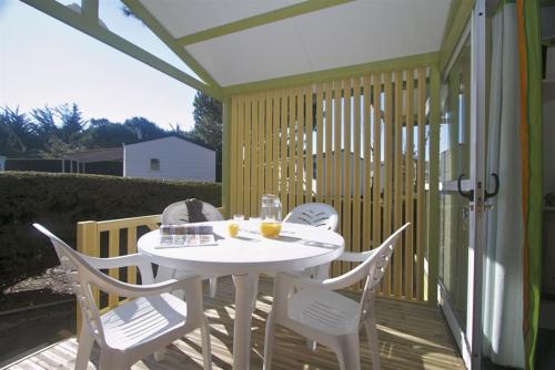 Camping Côté Plage - Chalet Canelle 25m² - 2 bedrooms + sheltered terrace - Photo 5
