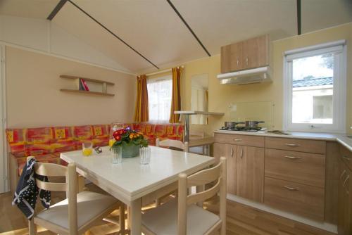Camping Côté Plage - Mobilhome Cordova 30 m² - 2 bedrooms + sheltered terrace - Photo 2