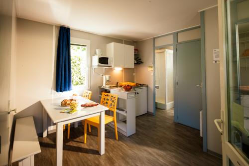 Camping Qualité le Val de Saures - Chalet 32m² / 2 bedrooms + sheltered terrace (TV + wifi) - Photo 8