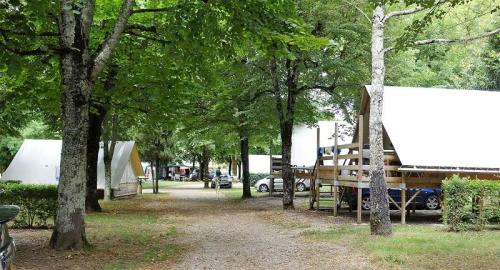Camping Qualité le Val de Saures - Tent Lodge Amazone 22m² on piles - without toilet blocks - Photo 1