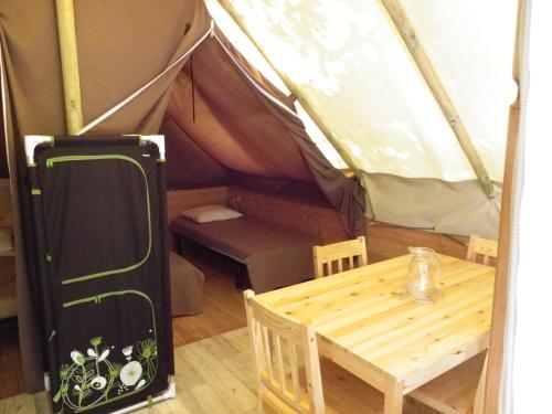 Camping Qualité le Val de Saures - Tent Lodge Amazone 22m² on piles - without toilet blocks - Photo 4