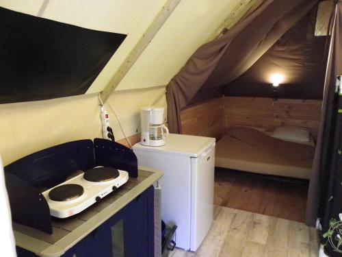 Camping Qualité le Val de Saures - Tent Lodge Amazone 22m² on piles - without toilet blocks - Photo 5