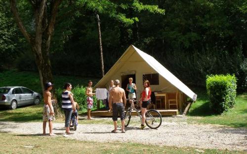 Camping Qualité le Val de Saures - Tent Lodge Amazone 22m² without toilet blocks - Photo 1