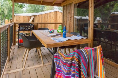 Flower Camping Cap Finistère - Cosyflower Premium 38m² (2 bedrooms) + TV + dishwasher + sheets + towels + covered terrace - Photo 3