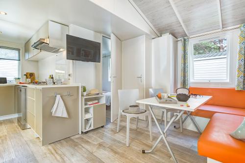 Camping Sandaya Sanguinet Plage - Cottage 2 bedrooms **** - Photo 3