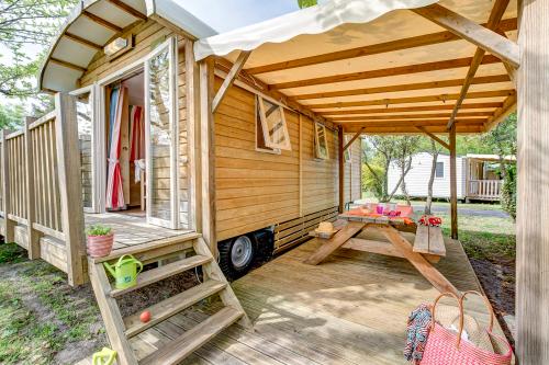 Camping Sandaya Sanguinet Plage - Gipsycar 2 bedrooms Unusual - Photo 2