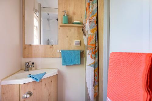Camping Sandaya Sanguinet Plage - Gipsycar 2 bedrooms Unusual - Photo 4