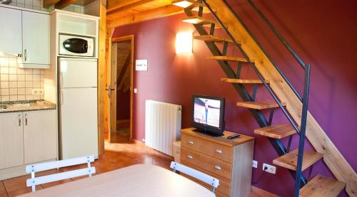 VERNEDA CAMPING MOUNTAIN RESORT - Apartment Humarau - Photo 3