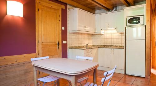 VERNEDA CAMPING MOUNTAIN RESORT - Apartment Humarau - Photo 4