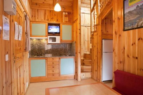 VERNEDA CAMPING MOUNTAIN RESORT - Bungalow Pleta Aneto - Photo 3