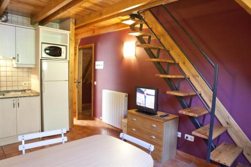 VERNEDA CAMPING MOUNTAIN RESORT - Apartment Humarau - Photo 3