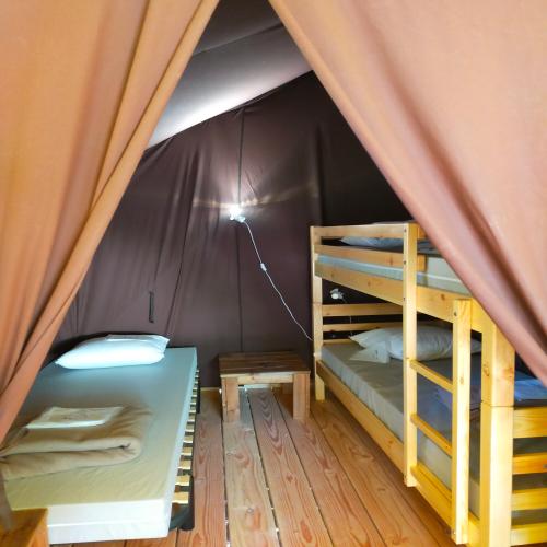Castel Parc de Fierbois - Lodge Canadienne - 2 chambres - sans sanitaires - Photo 2