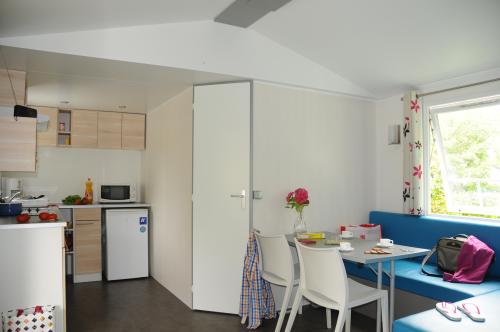 Castel Parc de Fierbois - Mobile home - 2 bedrooms - 1 bathroom - Comfort - Photo 4