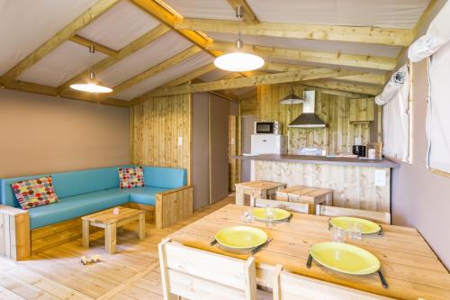 Les Castels Parc de Fierbois - Chalet - 2 bedrooms - 1 bathroom - Lodge - Photo 6