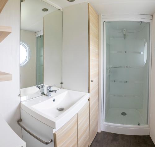 Les Castels Parc de Fierbois - Mobile home - 2 bedrooms - 1 bathroom with terrace - Photo 10