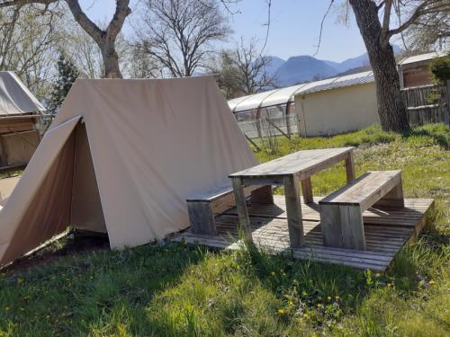 Camping le Lac Bleu - Tente scoute - Photo 2