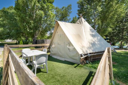 Camping Koawa Le Lac Bleu - Tipi toilé 18m² - without toilet blocks - Photo 2