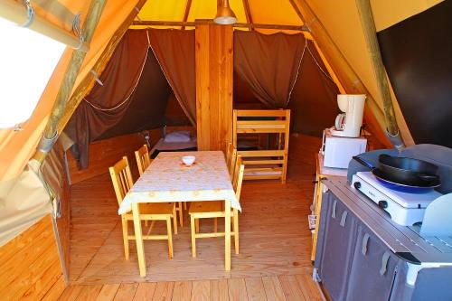 Camping le Lac Bleu - Tipi toilé - Photo 7
