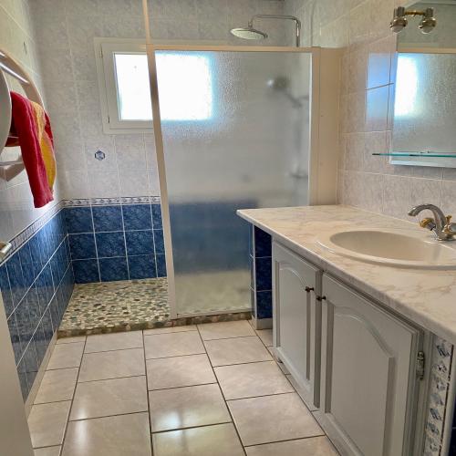 Camping Les Coudoulets - Premium Villa - Air-conditioned - Large private swimming pool - 3 Bedrooms - 2 Bathrooms WC - Photo 10