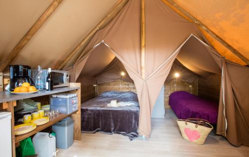 Camping Les Coudoulets - Canadien Tent with Terrace - Photo 2