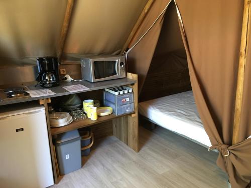 Camping Les Coudoulets - Canadien Tent with Terrace - Photo 3