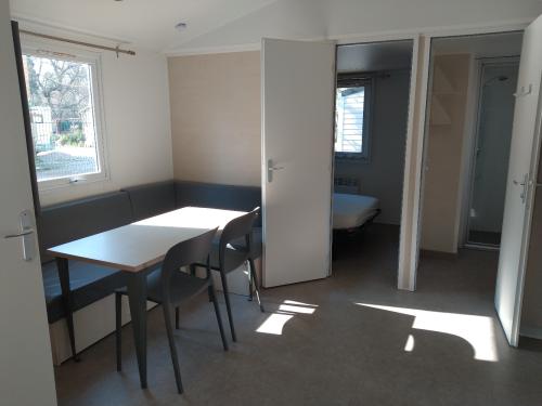 Camping Nostradamus - Mobil Home 2 Bedrooms - Photo 9