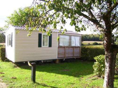 Camping L'Arada Parc - Bungalow LE KAMPAGNOL without sanitary - Photo 1