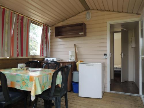 Camping L'Arada Parc - Bungalow LE KAMPAGNOL without sanitary - Photo 2