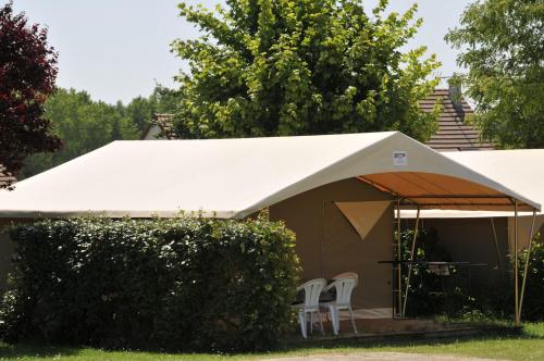 Camping L'Arada Parc - Le lodge -without sanitary facilities - Photo 1