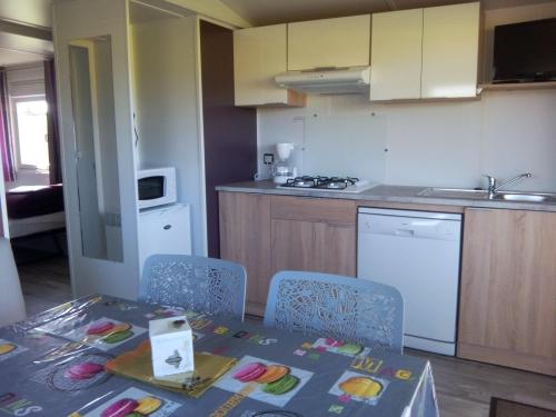 Camping L'Arada Parc - Mobil-home PREMIUM 2 bedrooms + sheltered terrace - Photo 3