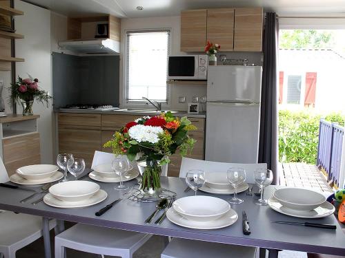 Camping Les Champs Blancs - Mobile home air-conditioning - Photo 2