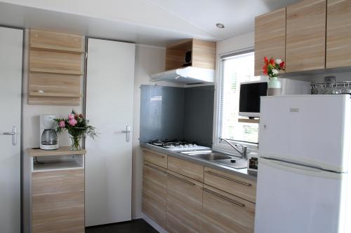Camping Les Champs Blancs - Mobile home air-conditioning - Photo 3