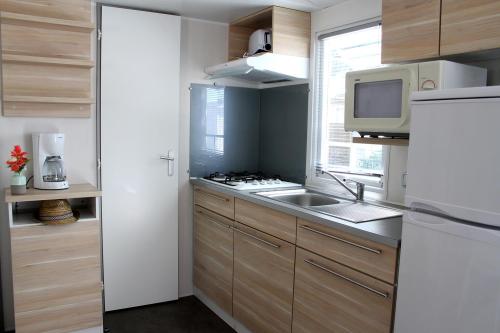 Camping Les Champs Blancs - Mobile home CONFORT (AIR-CONDITIONING + tv) - Photo 4