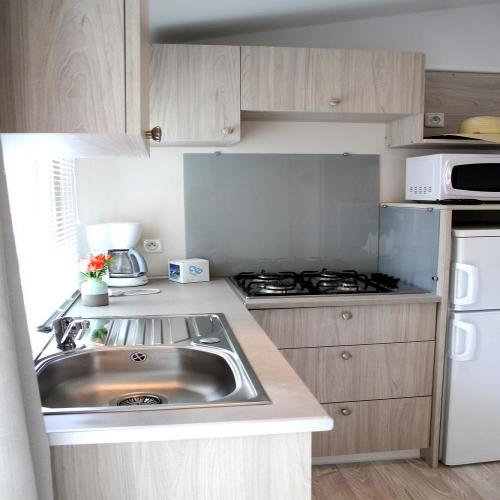 Camping Les Champs Blancs - Mobile home CONFORT (AIR-CONDITIONING + tv) - Photo 3
