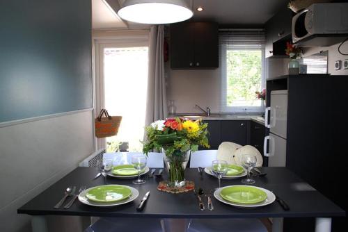 Camping Les Champs Blancs - Mobile home CONFORT (AIR-CONDITIONING + tv) - Photo 2