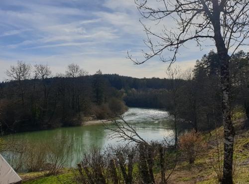 Camping Domaine de l'Epinette - Carrelet pilotis 28m² - river view - Photo 10