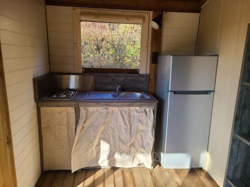 Camping Domaine de l'Epinette - Carrelet pilotis 28m² - river view - Photo 2