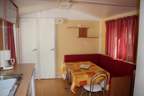 Camping Les Chênes - MOBILE HOME Roller Évasion+ 3x8m - Photo 2