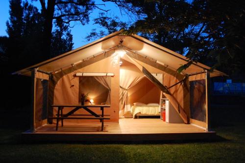 Camping Du Vieux Château - Victoria lodge tent 30m² / 2 bedrooms - Covered terrace (no bathroom) - Photo 2