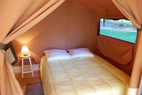 Camping Du Vieux Château - Victoria lodge tent 30m² / 2 bedrooms - Covered terrace (no bathroom) - Photo 5