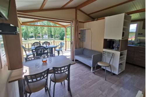 Camping Du Vieux Château - Chalet 25m² / 2 bedrooms - sheltered terrace - Photo 2