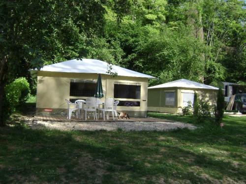Camping Du Vieux Château - Tent Trigano 28m² / 2 bedrooms- Terrace (without toilet blocks) - Photo 1