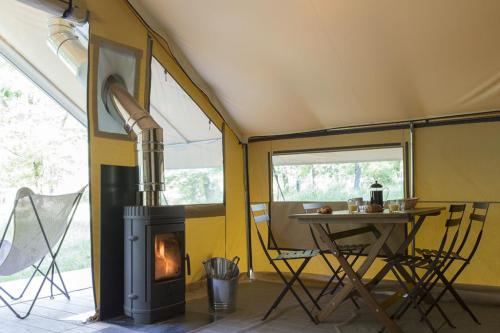 Huttopia Versailles - Trappeur tent II - Photo 2