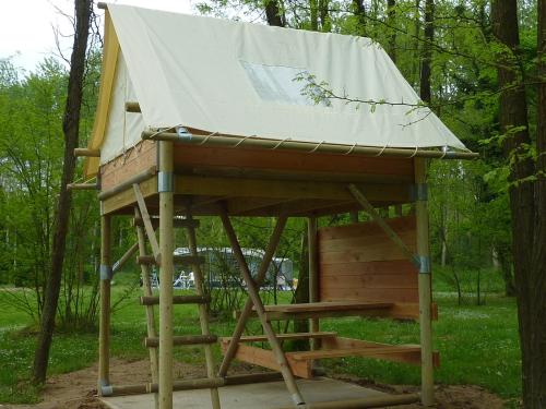 Base de Loisirs Cormoranche - Bivouac tent pitched - Photo 3