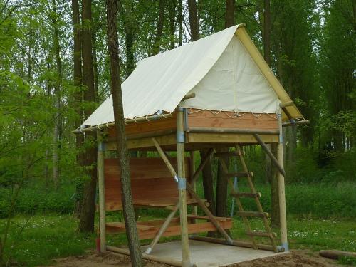 Base de Loisirs Cormoranche - Bivouac tent pitched - Photo 6